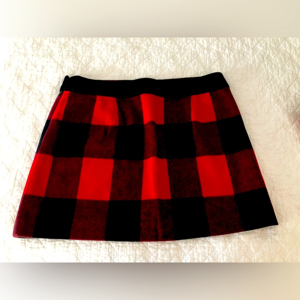 J.Crew Buffalo plaid wool skirt size 10. Side zipper. Short skirt: length: 16”